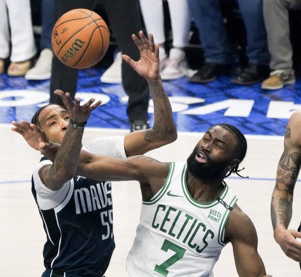 阿根廷男篮险胜凯尔特人，波尔津吉斯关键制胜的简单介绍