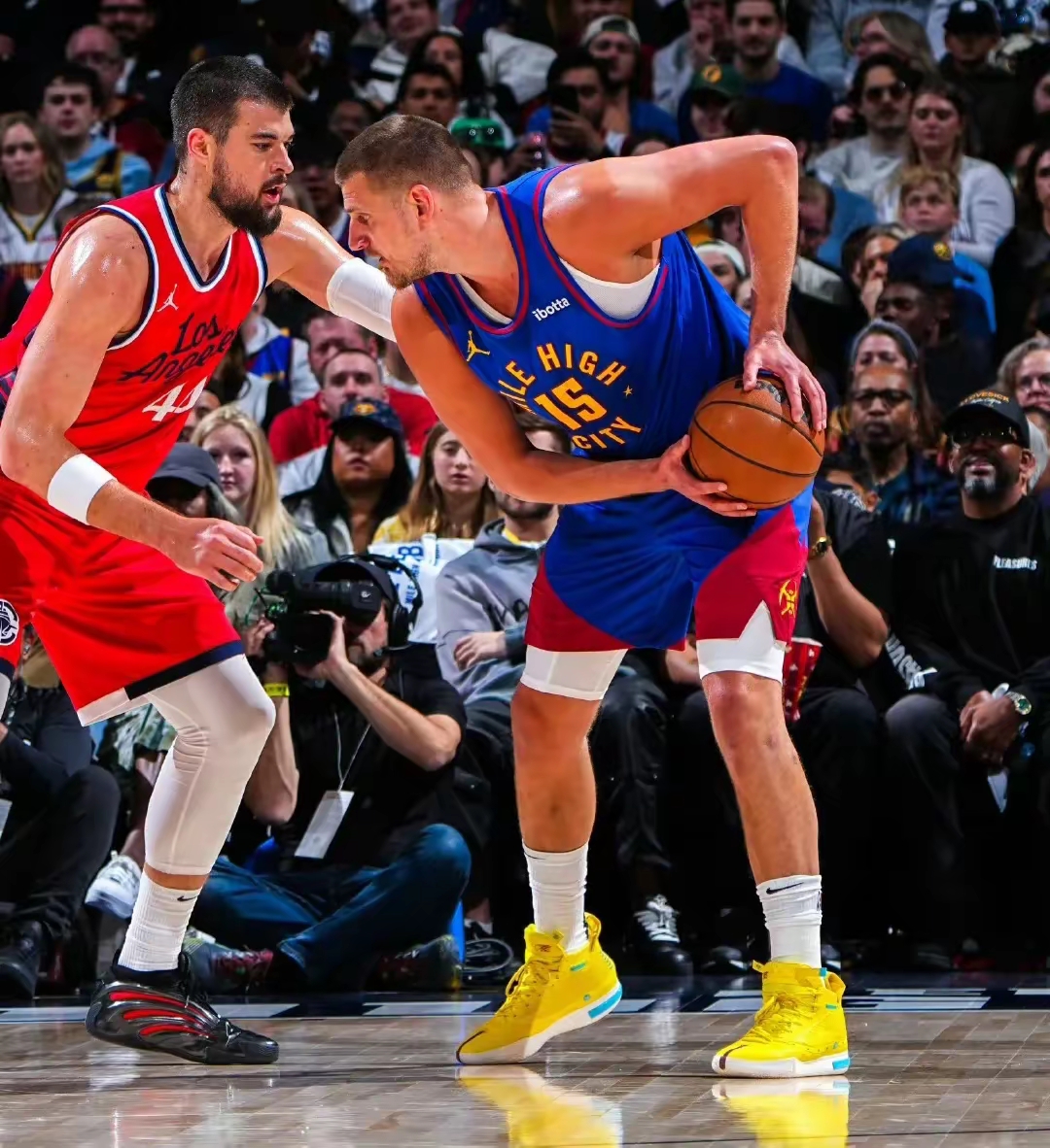 掘金碾压美国男篮，乔治打破历史纪录