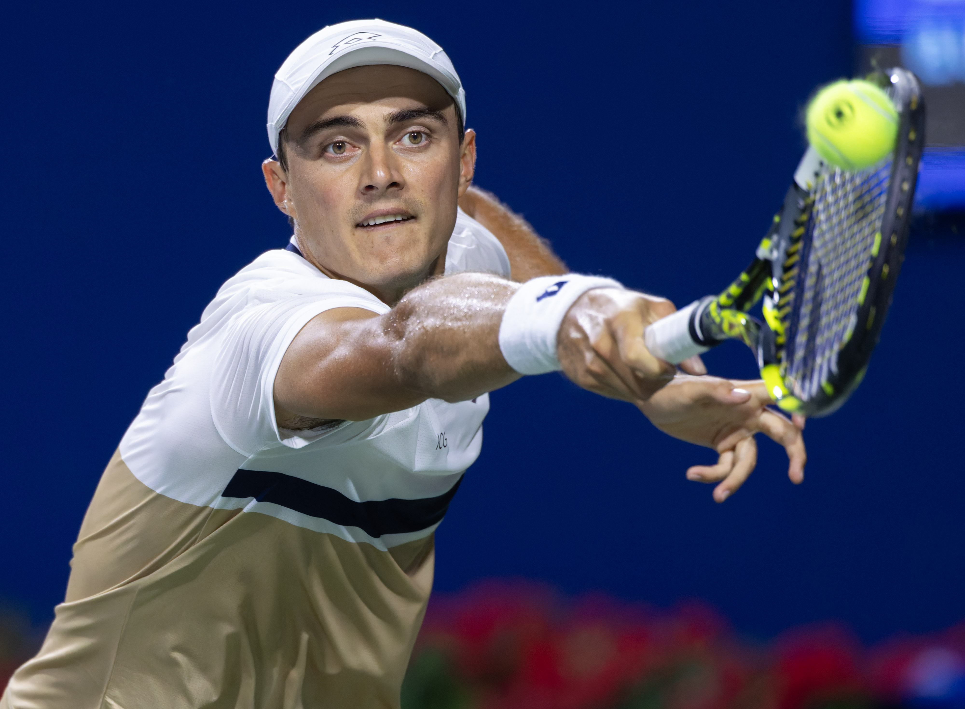 西班牙网球队险胜澳大利亚网球队，兹维列夫关键制胜