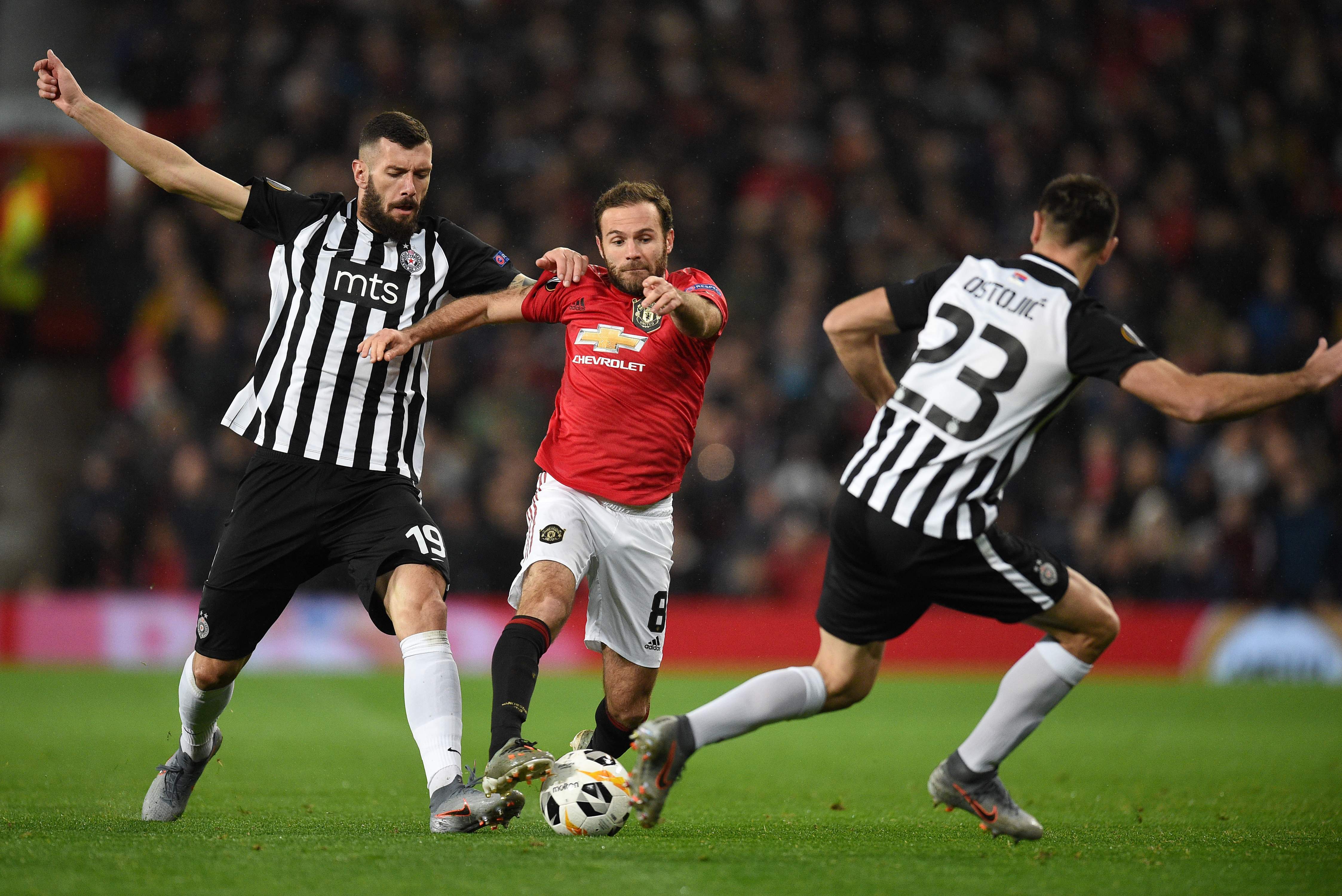 包含荷兰逆转巴萨，奥亚尔萨瓦尔刷新纪录的词条