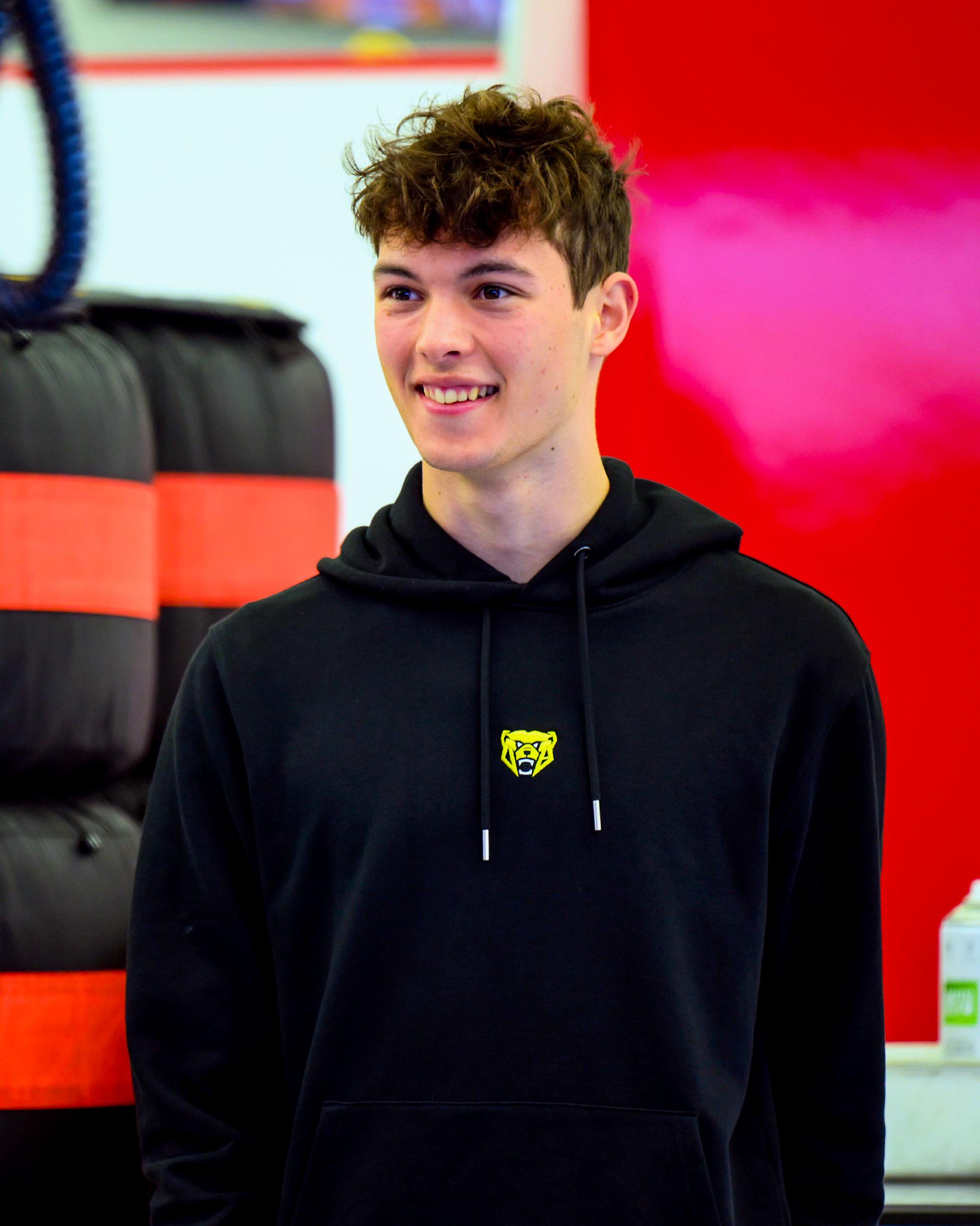 威廉姆斯鏖战哈斯车队，皮亚斯特里带队取胜