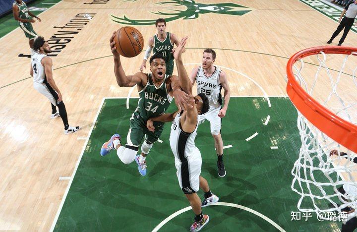 青岛队险胜马刺,霍勒迪高光表现 青岛队险胜马刺,霍勒迪高光表现