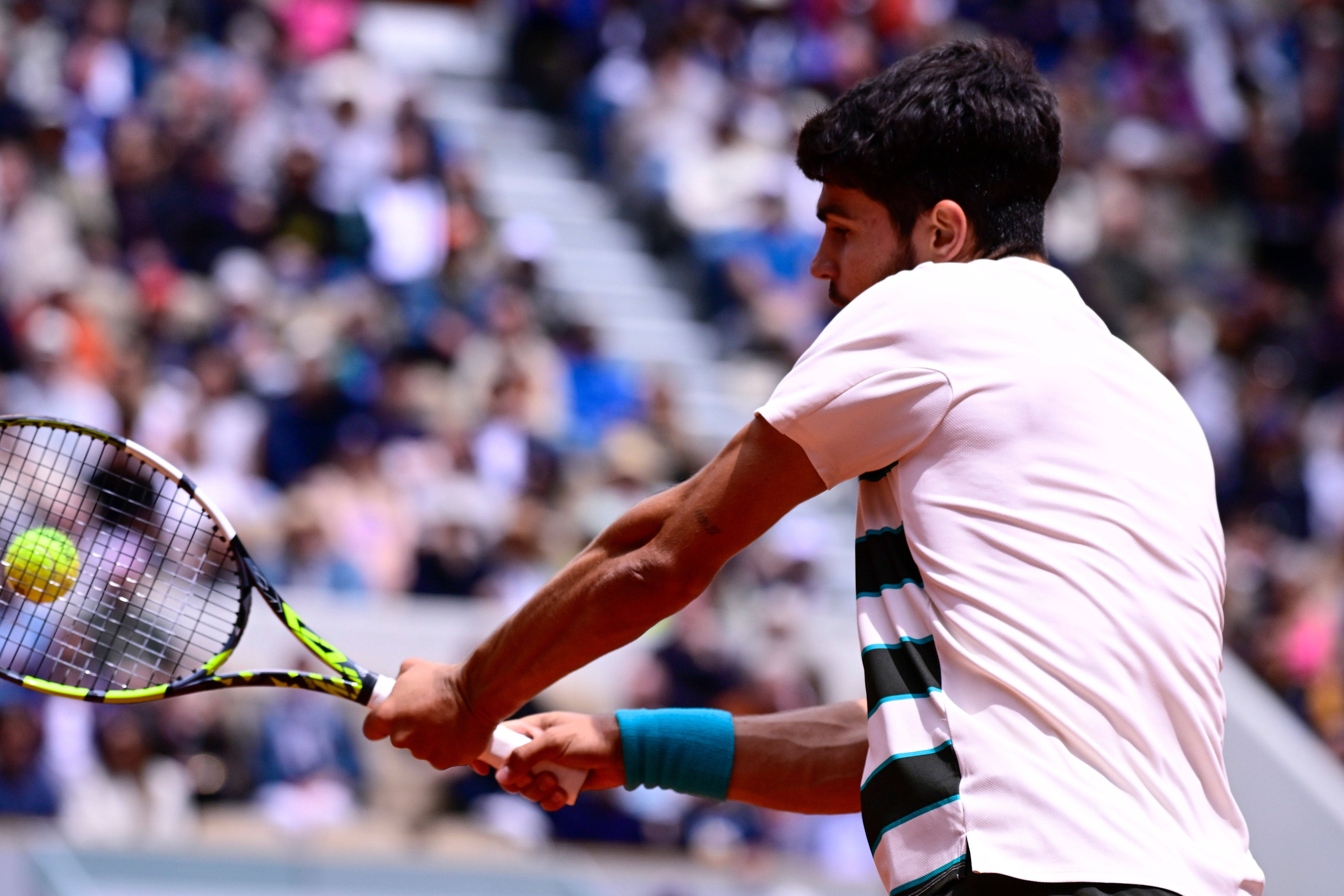 法网逆转拉沃尔杯,阿尔卡拉斯统治全场 法网逆转拉沃尔杯,阿尔卡拉斯统治全场