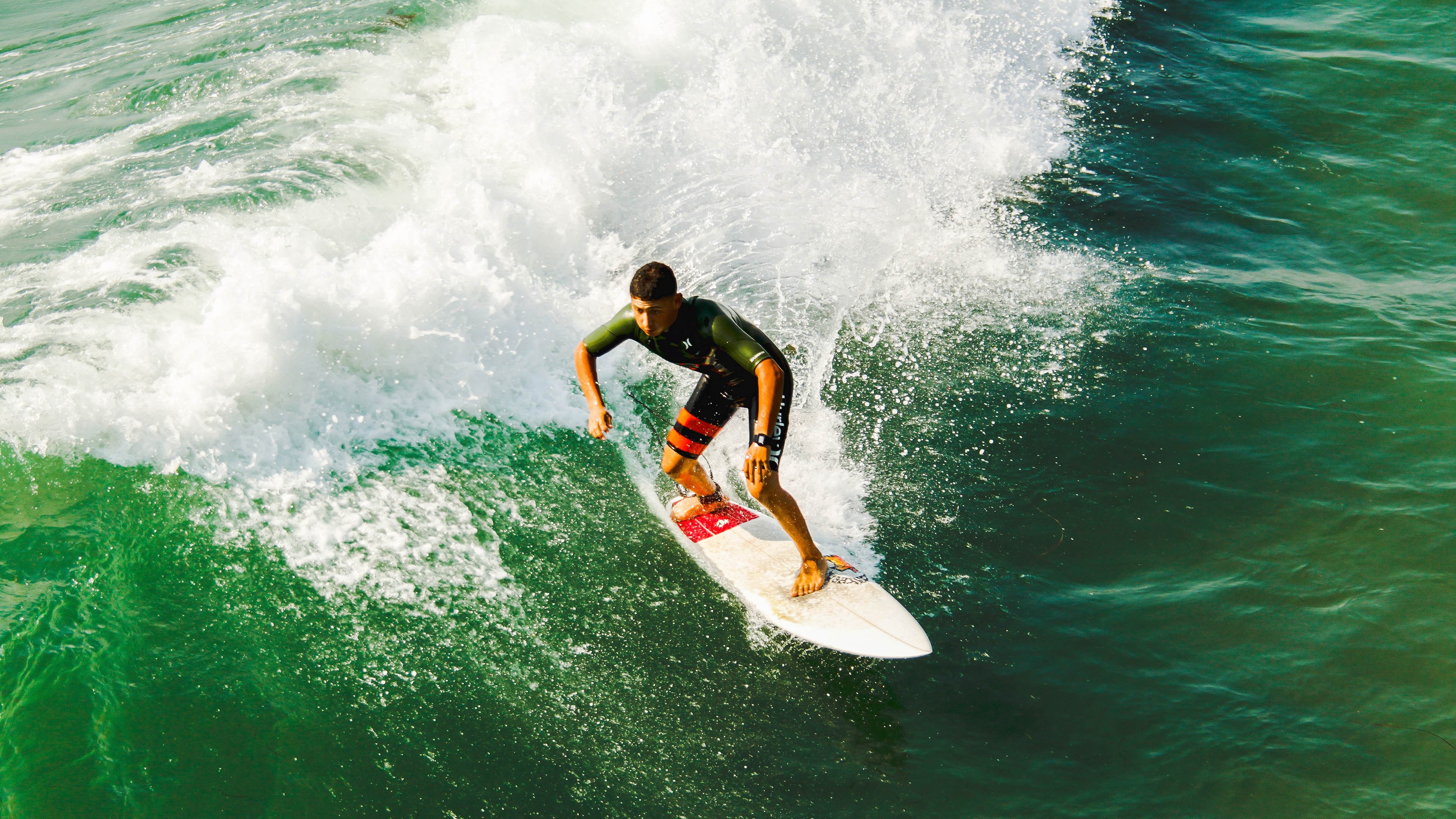 欧冠淘汰赛之夜，梅西用缺席定义存在